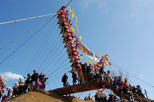 7年に一度行われる御柱祭