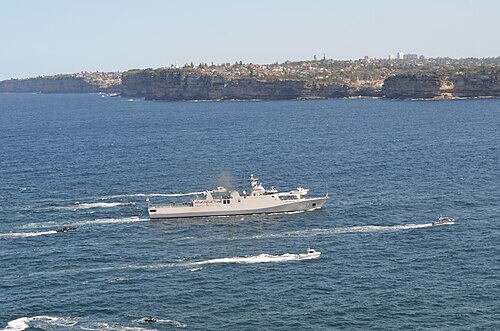 2013 年 10 月 5 日、シドニー港の KRI イスカンダル ムダ。