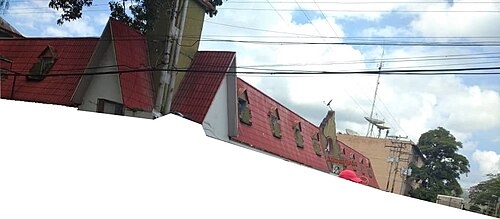 急勾配の赤い屋根