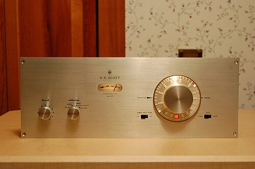 ディーラーが取り付けた Marantz フェースプレートを備えた希少な HH Scott モデル 350 チューブ FM マルチプレックス チューナー。