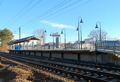単一の高架ホームを持つ駅