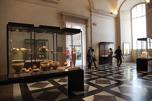 ルーブル美術館所蔵のメソポタミア美術品が展示された部屋