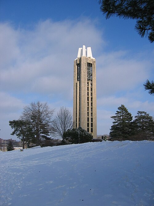 カンザス大学記念鐘楼、カンザス州ローレンス
