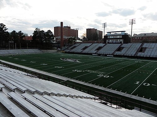NCCU のオケリー・リディック スタジアムは MEAC ディビジョン I FCS イーグルスの本拠地です。