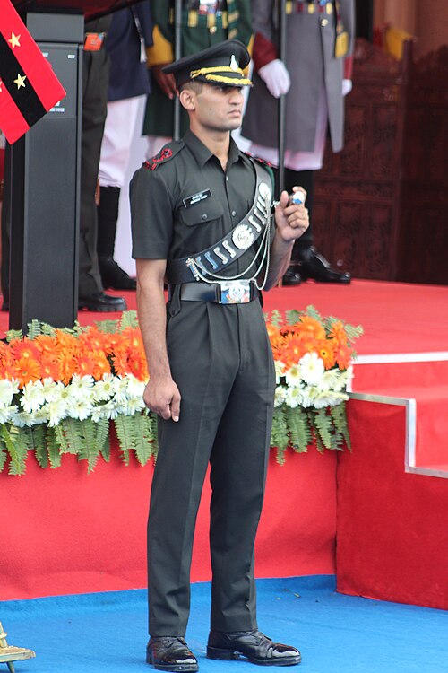 緑色の軍服を着たインド陸軍将校