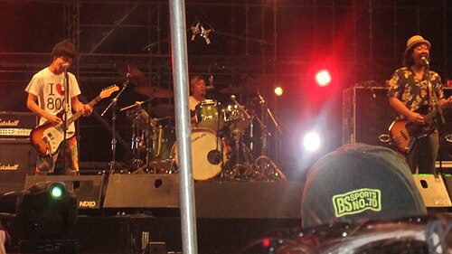 2011年、韓国の釜山ロックフェスティバルでパフォーマンスするモンゴル800