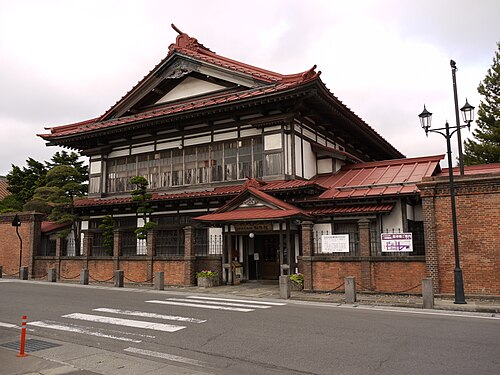 1907年に建てられた斜陽館は、作家太宰治の生誕地です。
