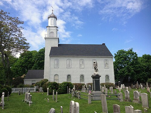 セトーケット長老派教会と墓地。墓地は1660年代に遡り、教会の建物は1812年に建てられた。