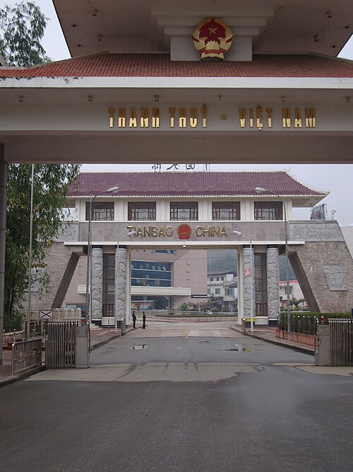 タン・トゥイ国際国境ゲート（ベトナム、ハザン省）とティエンバオ国際国境ゲート（中国、雲南省）間の検問所