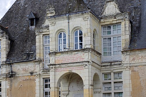 ジャン・ル・ブルトンの名前と1537年の完成年月日が記された碑文