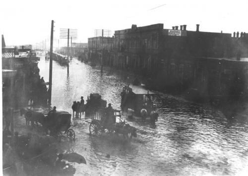 雨上がりのテレフォンナヤ通り、1910 年