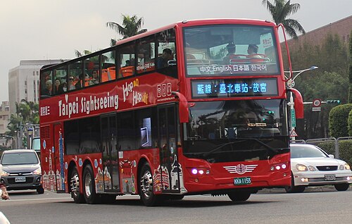 三重バス大吉ボディのボルボB8RLE二階建てバス