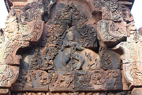 カンボジアの仏教寺院バンテアイ・スレイにある非構造装飾用のまぐさ石