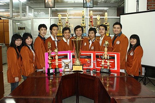 ウィディア・マンダラ・カトリック大学の学生が賞を受賞