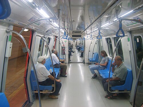 M2型鉄道車両の内装（2009年 ロテム社製）