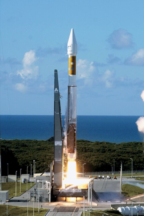 アトラスV衛星がEutelsat社のHot Bird 6を搭載して初飛行