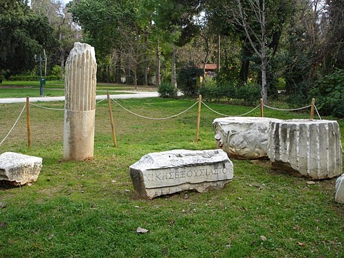 国立庭園内の古代遺物