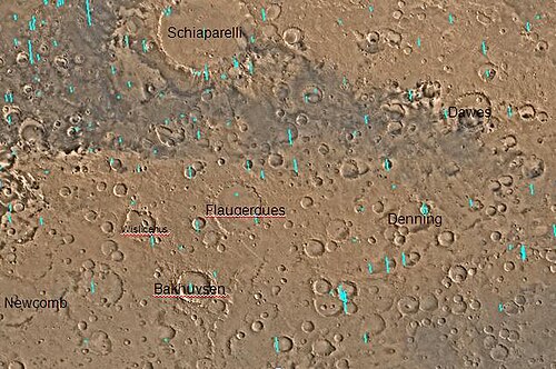 主要な特徴がラベル付けされたシヌス・サバエウスの四角形地図。色付きの長方形は、マーズ・グローバル・サーベイヤーの画像フットプリントを表します。