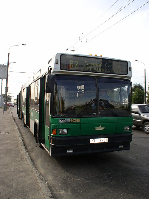 MAZ-105バス
