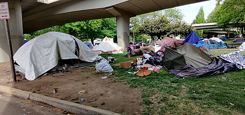 オレゴン州ユージーンにあるホームレスキャンプの写真