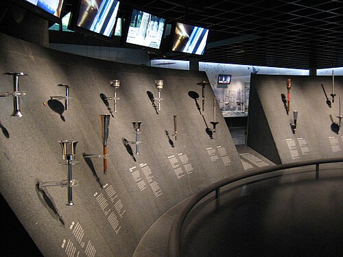 2012年の洪水発生前に博物館内に展示されていたオリンピック聖火トーチ。