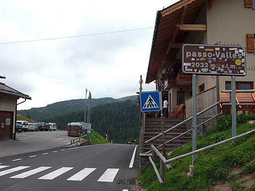 山間の村の写真。