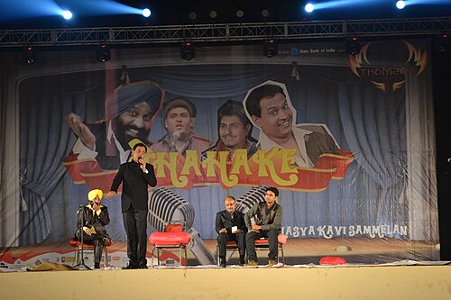 ThaakeではスタンドアップコメディアンのSunil Pal、ThomsoではHasya Kavi sammelan。