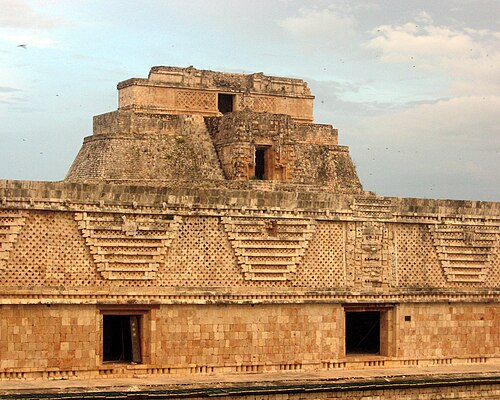 古代マヤの都市ウシュマル。プウク様式の華やかな建築物。紀元700年頃。