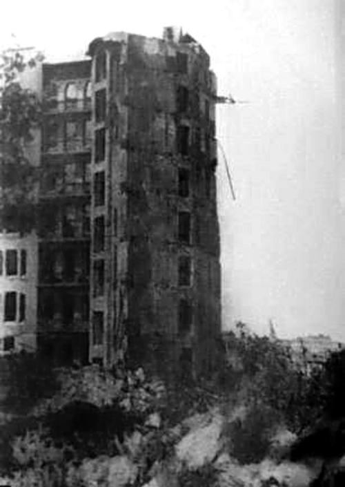 破壊された建物