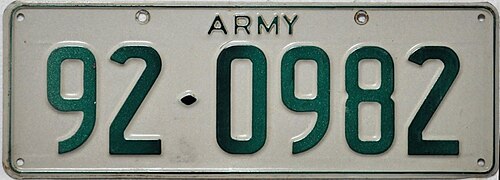 1989年から2002年まで、陸軍のナンバープレートには「購入日」を示す接頭辞が含まれていました。この例では、1992年です。
