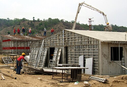 ベネズエラにおけるアルミ製コンクリート型枠を用いたコンクリート住宅建設