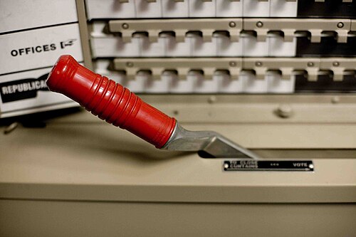 ニューヨーク州キングストンで2008年にも使用されていた機械式レバー投票機