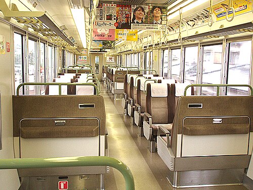 223-1000系の内部