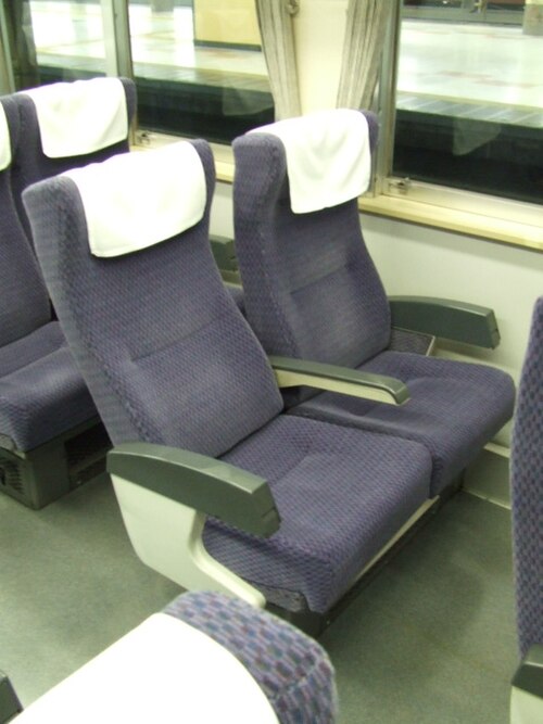 2006年9月に改装された185-200系列車のスタンダードクラスの座席