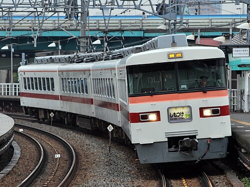 2008年12月、下野行きの4両編成350系電車