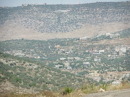 エイナフのイスラエル入植地から見たカフル・ルンマン