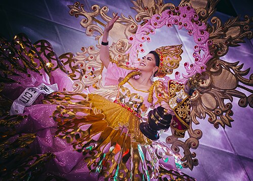 シヌログ祭の女王