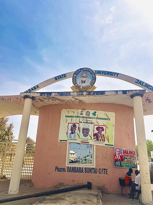 タラバ州立大学の入り口