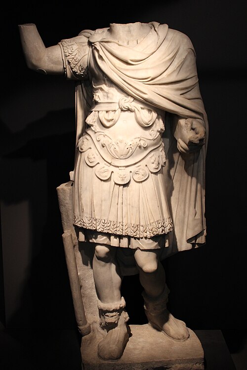 アントニヌス時代の無頭の像