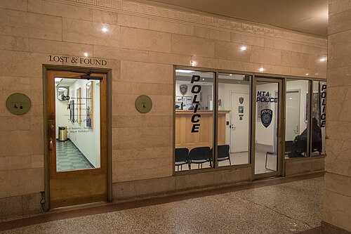 ターミナル内のオフィスへの出入り口