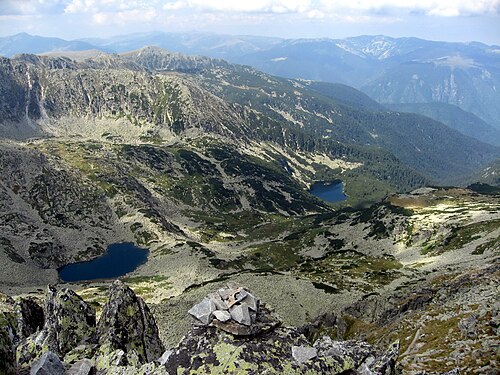 山、谷、2つの湖の航空写真