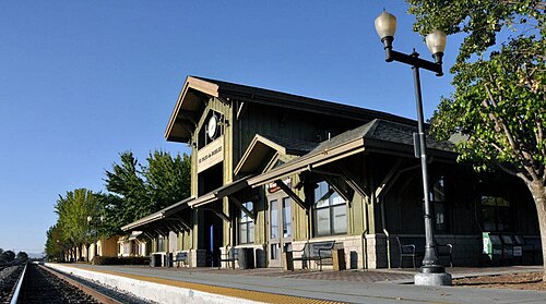 写真はパソ・ロブレスのアムトラック鉄道駅です。