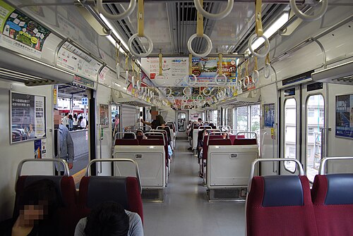 2010 年 9 月の横向き座席の内部の様子