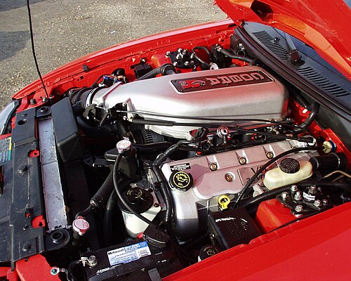 2000 SVT Cobra R エンジン。MM キャスター/キャンバー プレートとクラッチ用ファイアウォール アジャスターで改造されています。