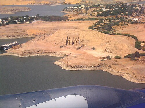 2004年9月に撮影されたアブ・シンベルの空撮写真