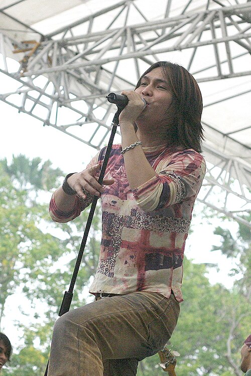 2005 年 2 月 27 日、シンガポールのフォート カニングで行われた Once in Dewa コンサート