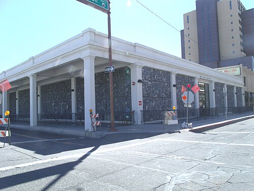 プラット・ギルバート ビルは 1913 年に建てられ、200 S. Central Ave. / 1 W. Madison St. にあります。2001 年 10 月にフェニックス歴史遺産登録簿に登録されました。