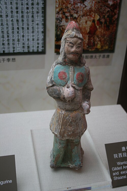 唐時代の陶器の兵士像。