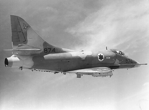 1973 年頃のエツィオン空軍基地の第 140 飛行隊「ゴールデン イーグル」の A-4H/N スカイホーク アイット