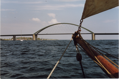 西から見たフェーマルン海峡橋